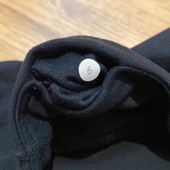 Black capris lululemon with back leg slit - Picture 6 of 9